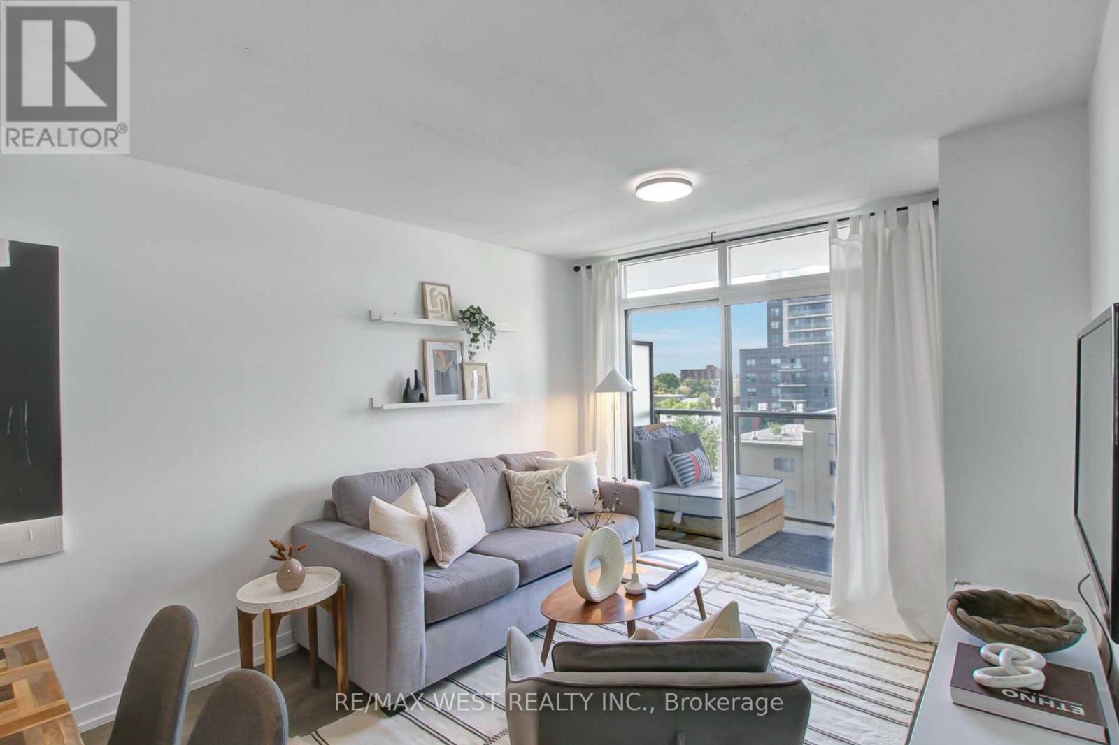 704 - 816 Lansdowne Avenue, Toronto, Ontario  M6H 4K6 - Photo 5 - W12591898