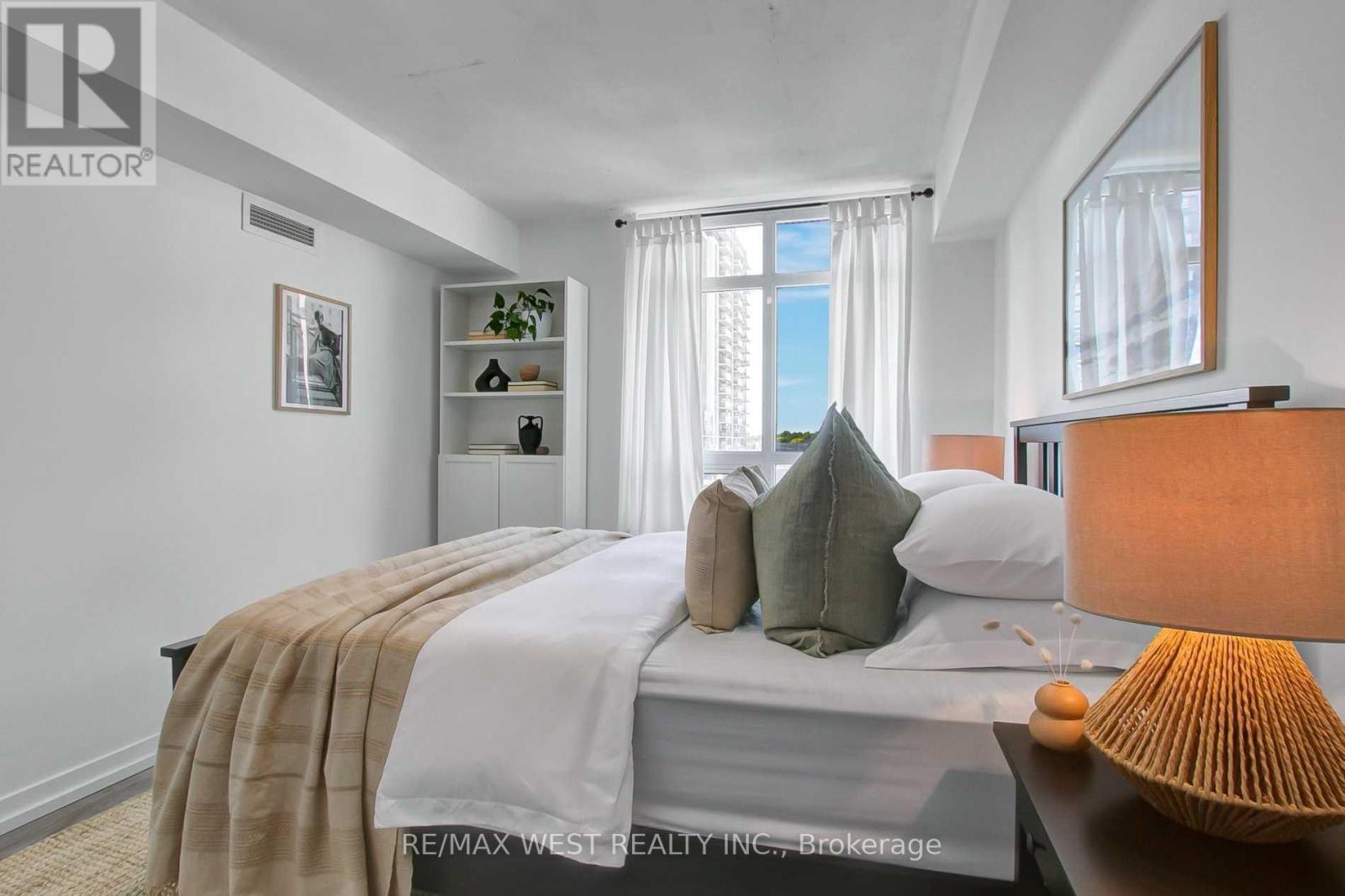 704 - 816 Lansdowne Avenue, Toronto, Ontario  M6H 4K6 - Photo 13 - W12591898