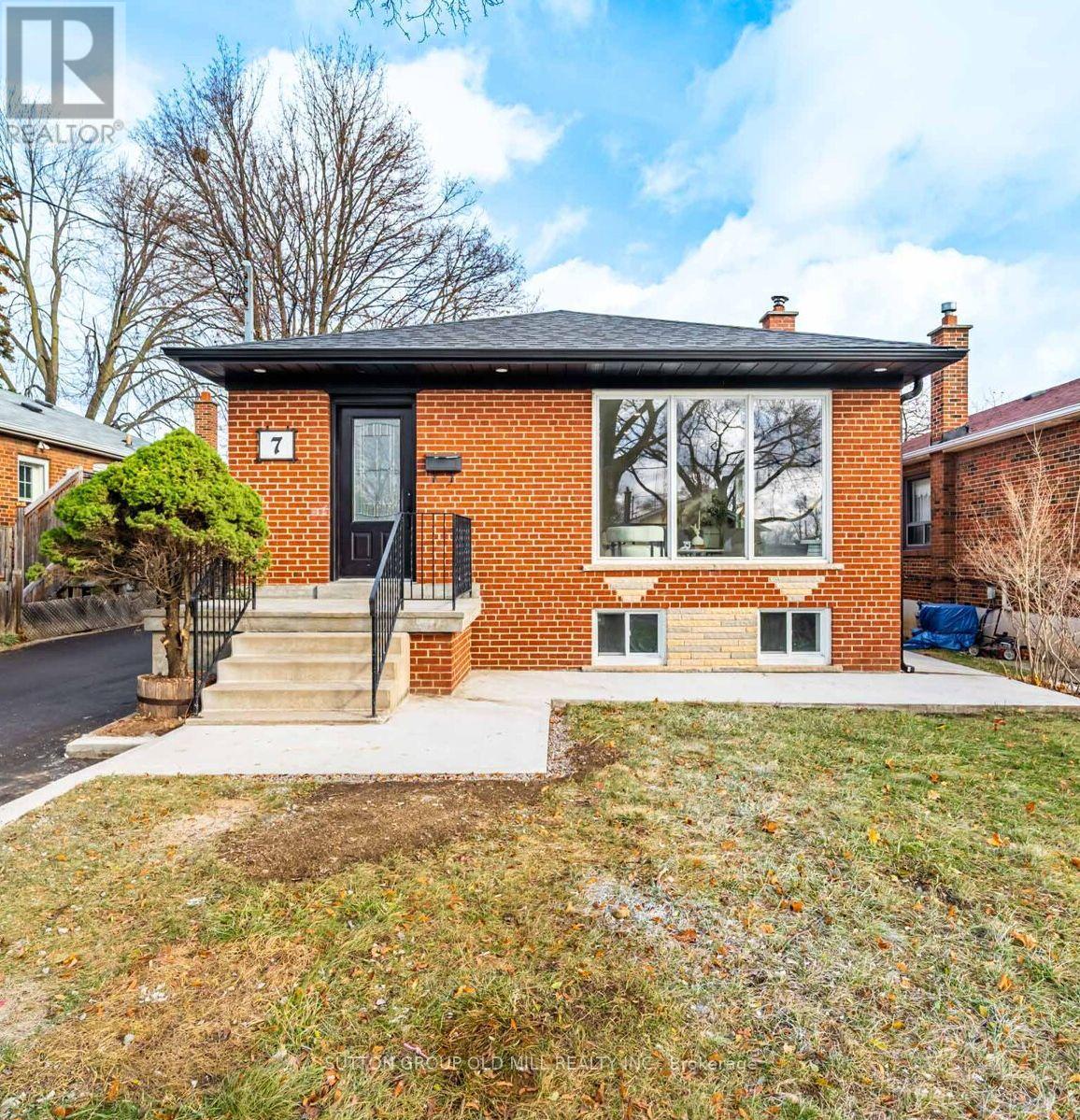 7 HEATHERGLEN ROAD, Toronto, Ontario