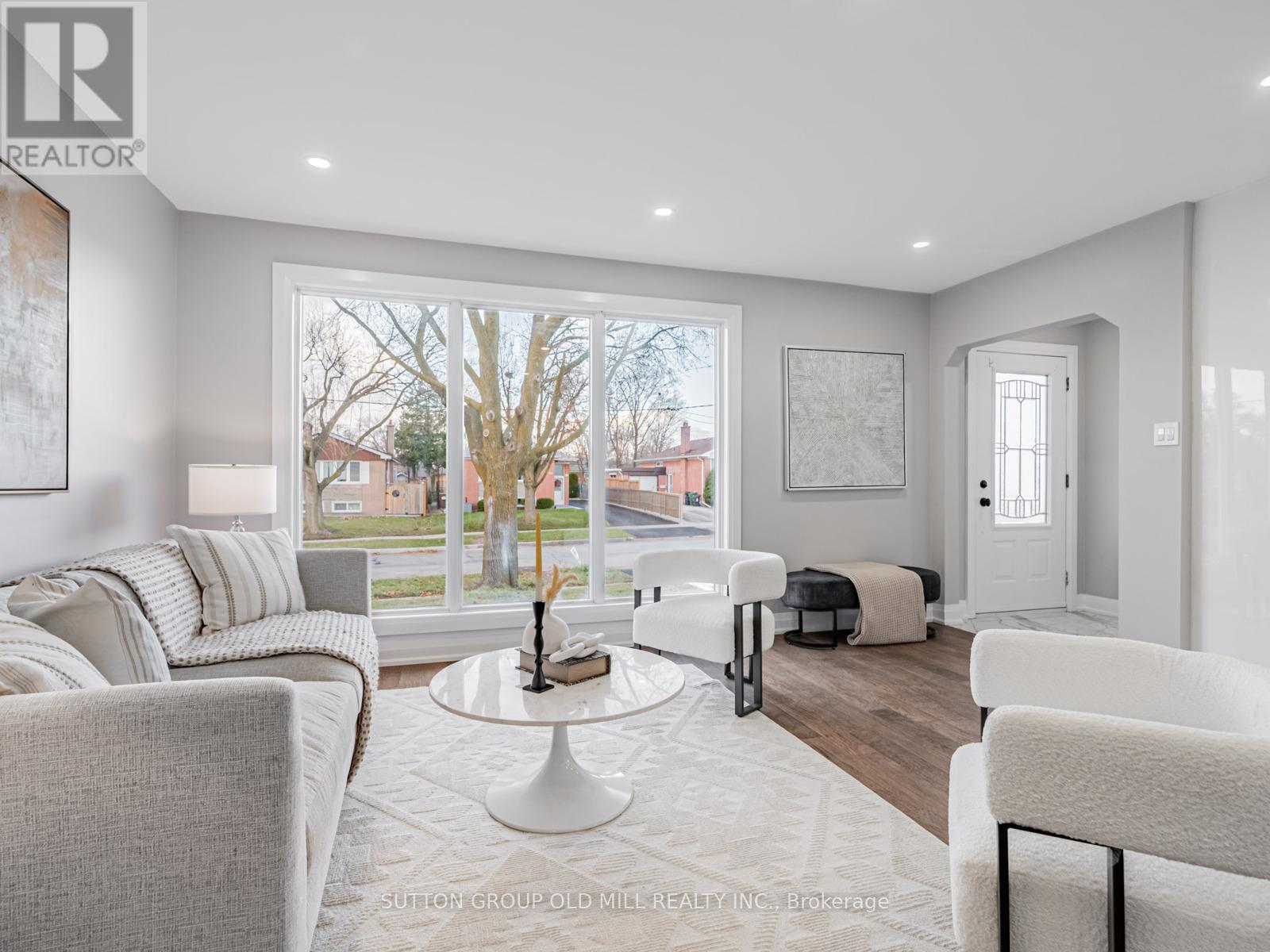 7 Heatherglen Road, Toronto, Ontario M9W 4P9 - Photo 6 - W12591924