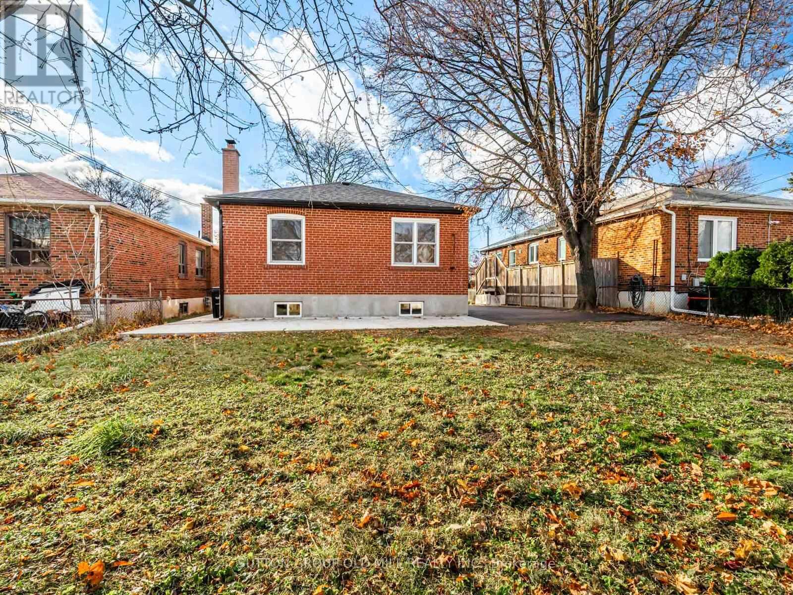 7 Heatherglen Road, Toronto, Ontario M9W 4P9 - Photo 35 - W12591924