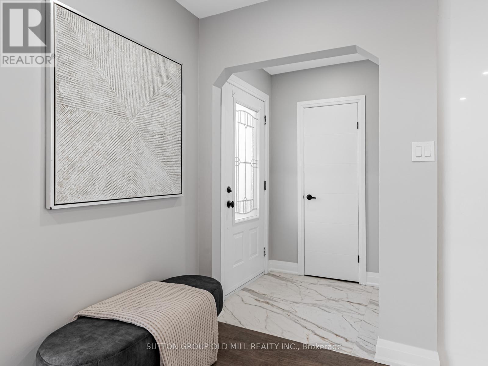 7 Heatherglen Road, Toronto, Ontario M9W 4P9 - Photo 4 - W12591924