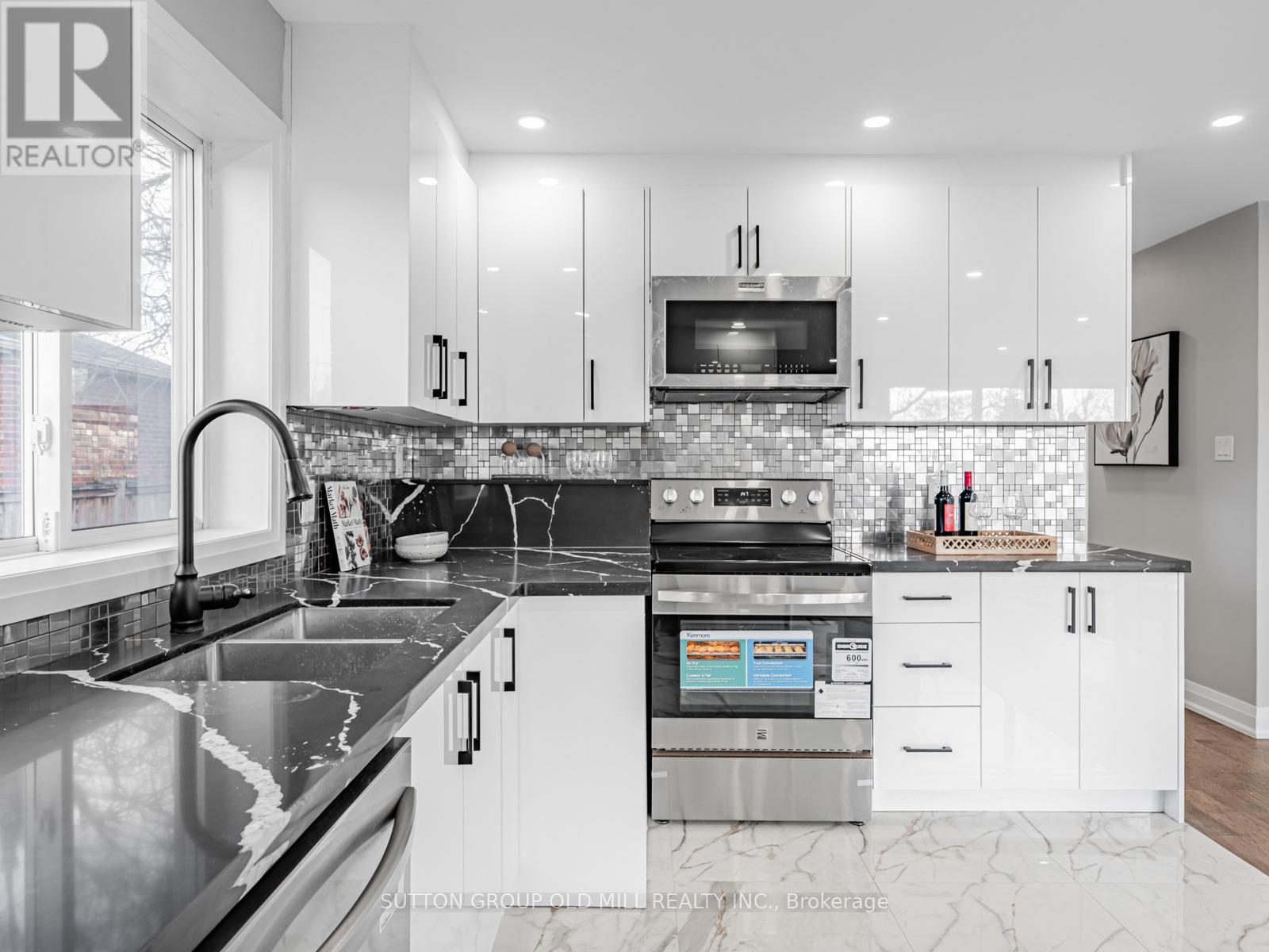 7 Heatherglen Road, Toronto, Ontario M9W 4P9 - Photo 12 - W12591924