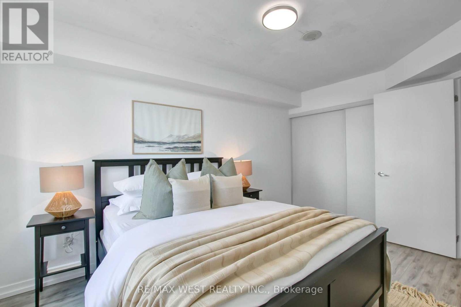 704 - 816 Lansdowne Avenue, Toronto, Ontario  M6H 4K6 - Photo 12 - W12591898