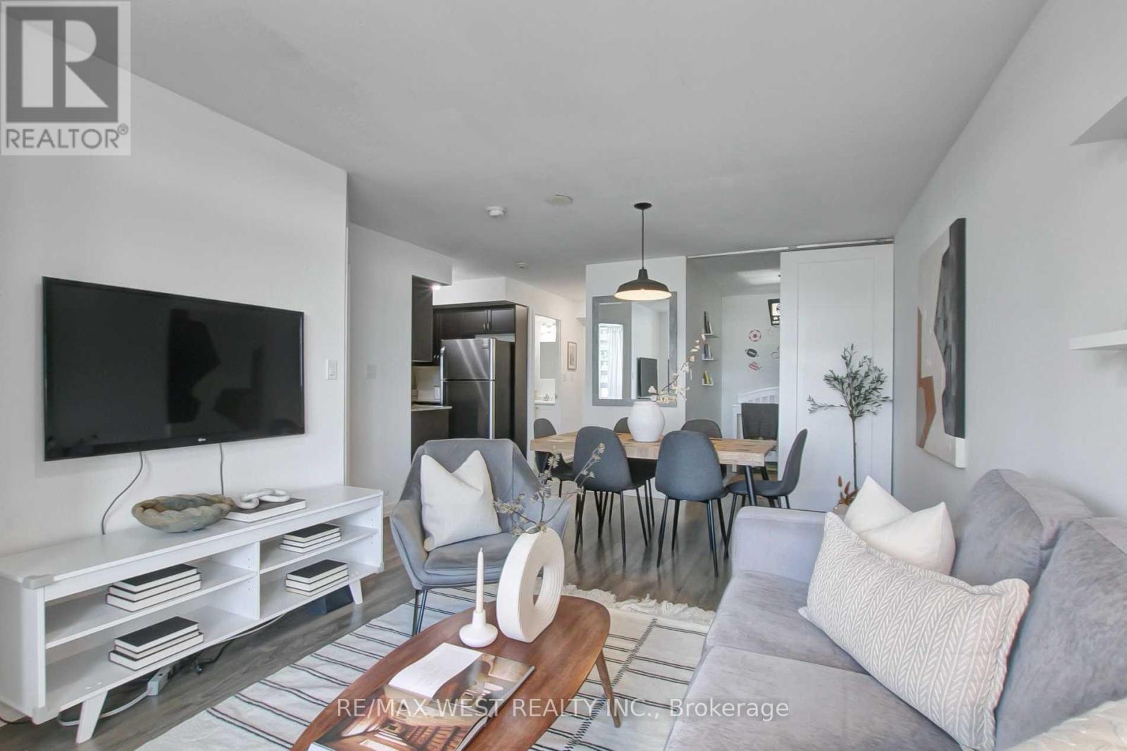 704 - 816 Lansdowne Avenue, Toronto, Ontario  M6H 4K6 - Photo 2 - W12591898