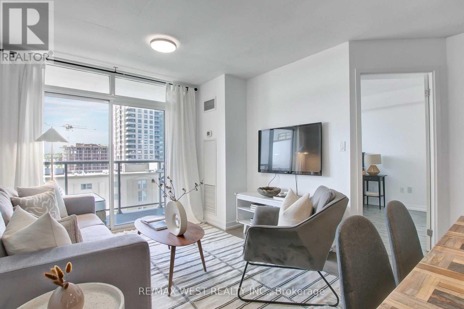 704 - 816 Lansdowne Avenue, Toronto, Ontario  M6H 4K6 - Photo 4 - W12591898