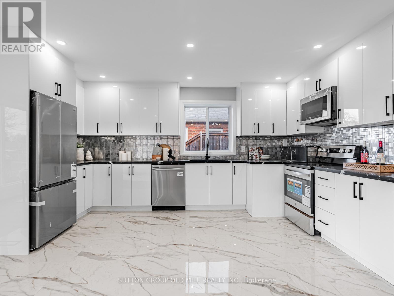 7 Heatherglen Road, Toronto, Ontario M9W 4P9 - Photo 10 - W12591924