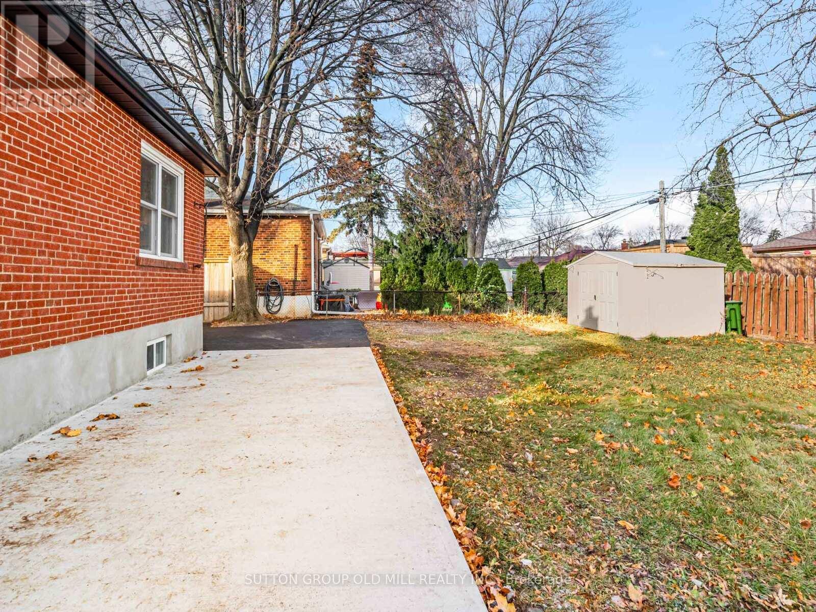 7 Heatherglen Road, Toronto, Ontario M9W 4P9 - Photo 34 - W12591924