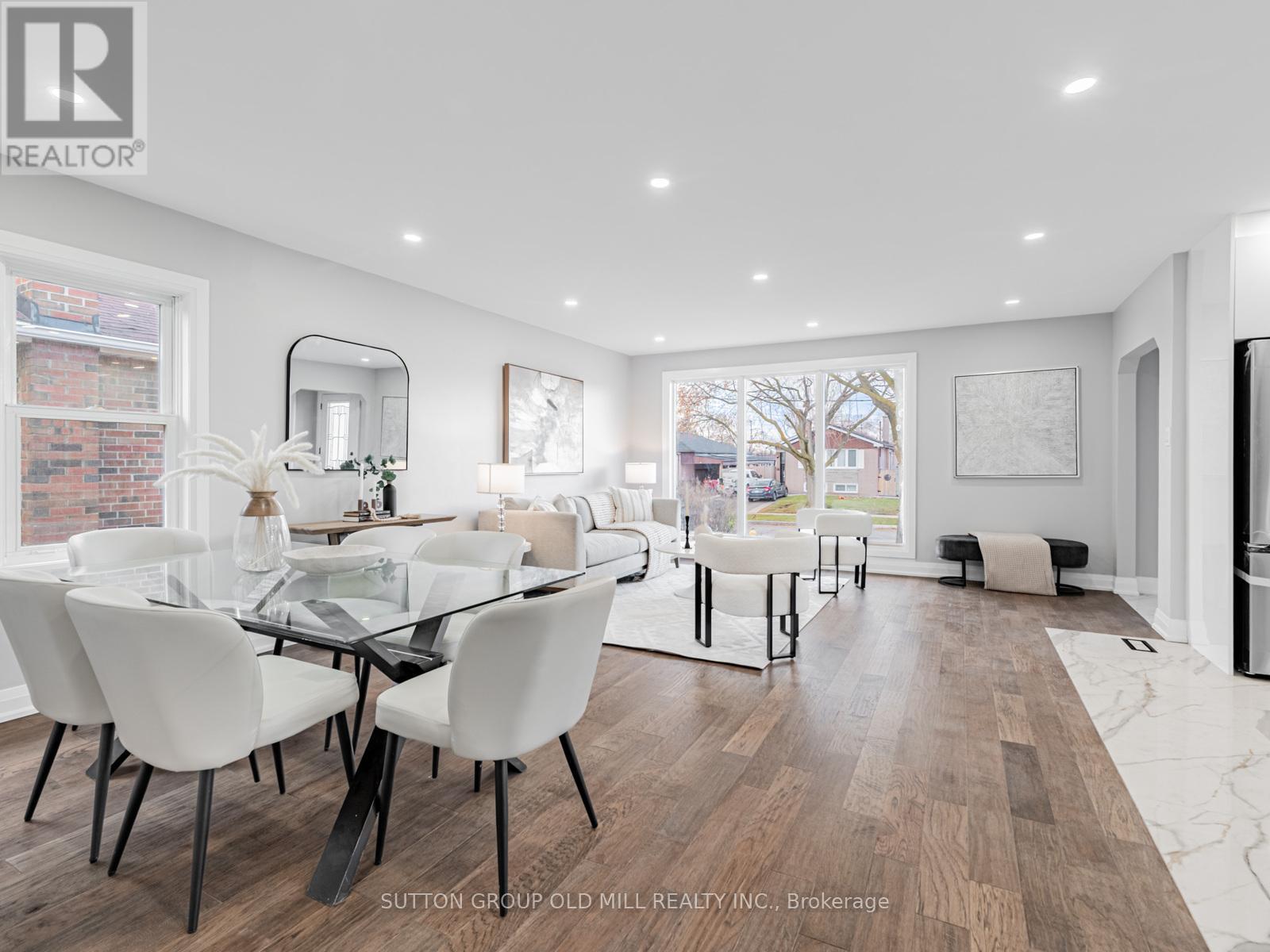 7 Heatherglen Road, Toronto, Ontario M9W 4P9 - Photo 5 - W12591924