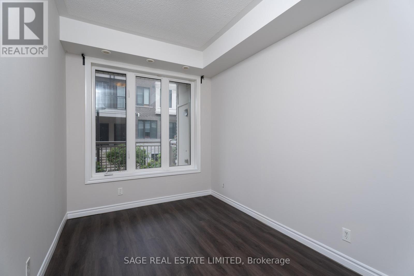 5 - 140 Long Branch Avenue, Toronto, Ontario M8W 0B1 - Photo 10 - W12591986