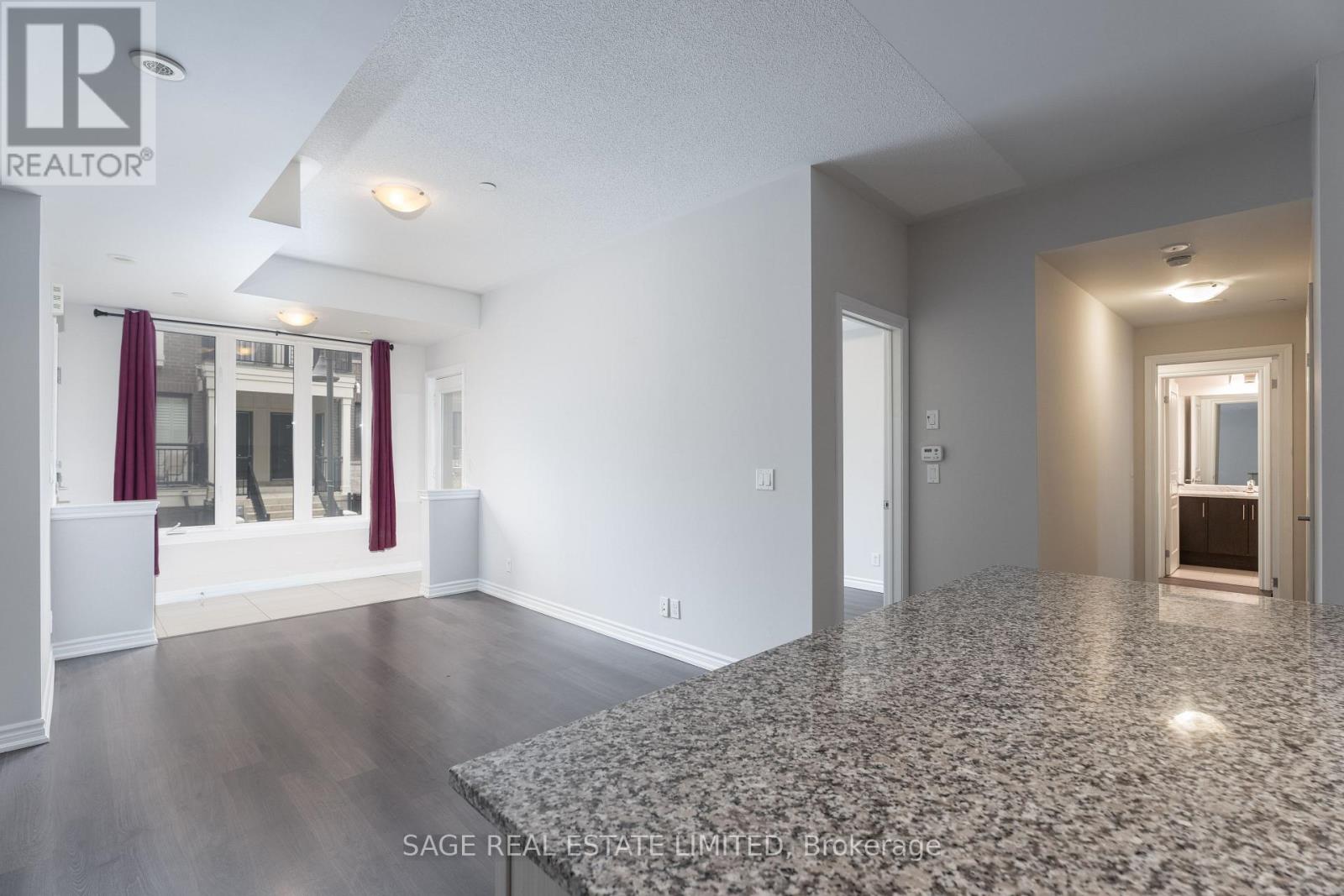 5 - 140 Long Branch Avenue, Toronto, Ontario M8W 0B1 - Photo 5 - W12591986