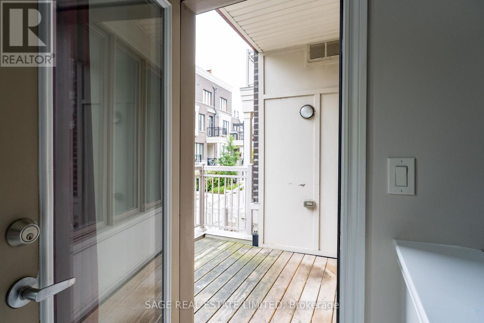 5 - 140 Long Branch Avenue, Toronto, Ontario M8W 0B1 - Photo 15 - W12591986