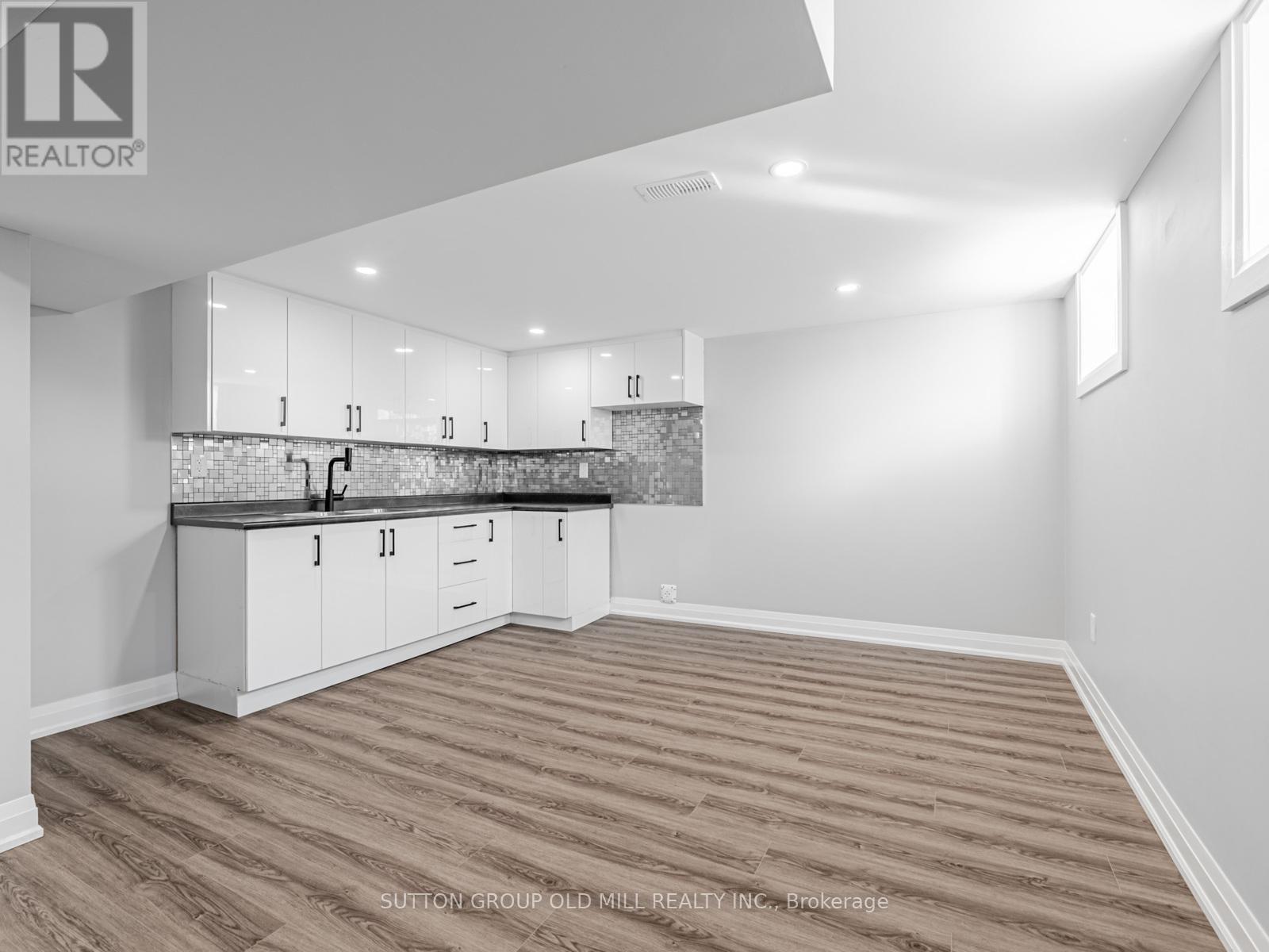 7 Heatherglen Road, Toronto, Ontario M9W 4P9 - Photo 25 - W12591924