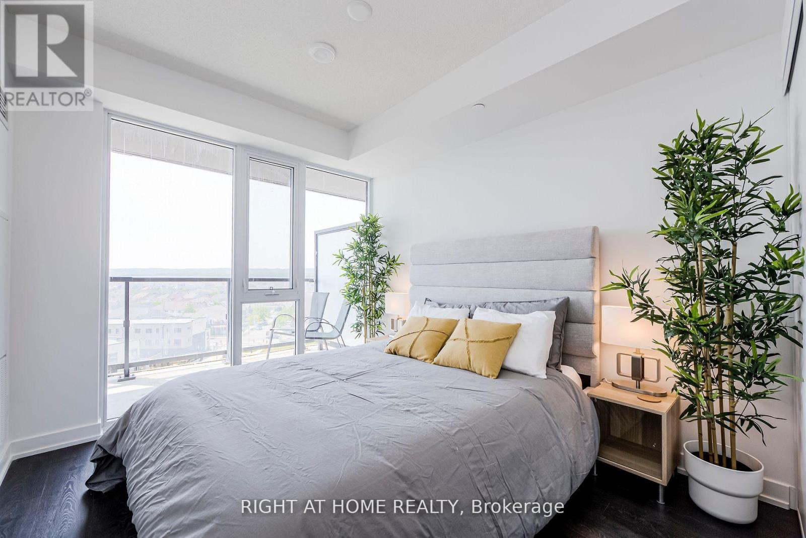 B816 - 3200 Dakota Common Way, Burlington, Ontario  L7M 0H4 - Photo 9 - W12591994