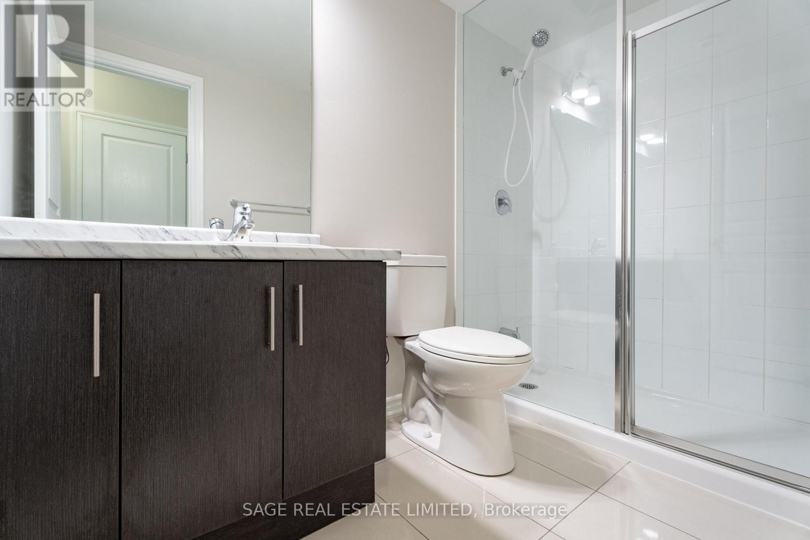 5 - 140 Long Branch Avenue, Toronto, Ontario M8W 0B1 - Photo 13 - W12591986