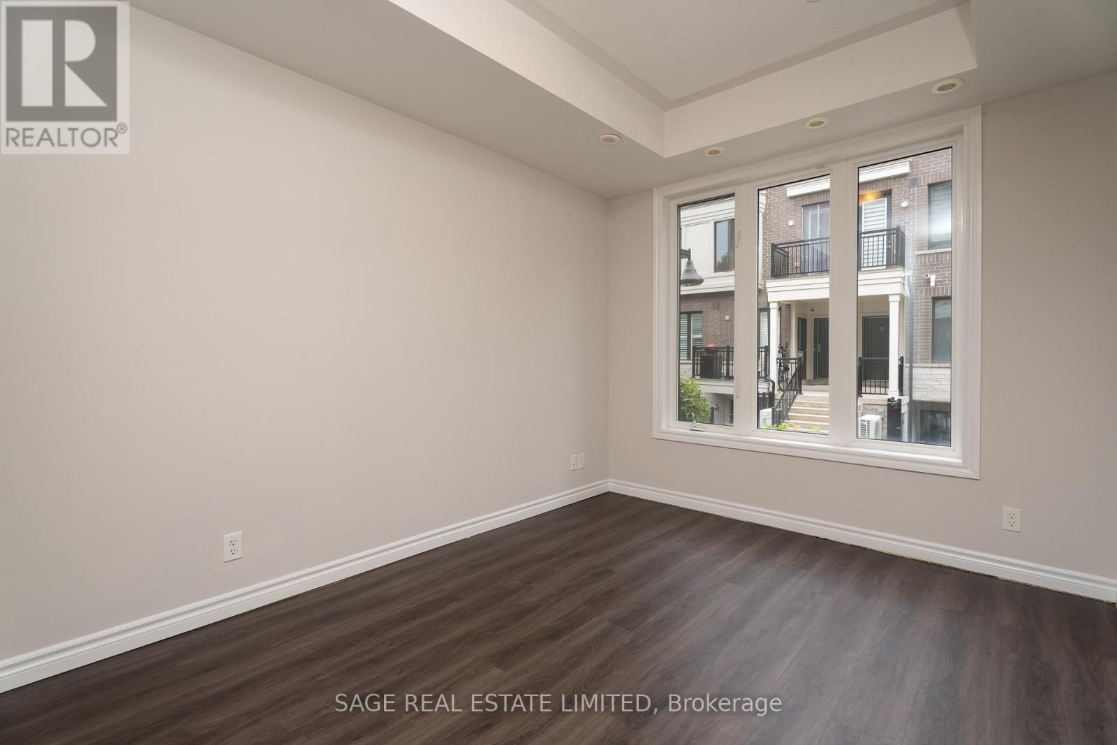 5 - 140 Long Branch Avenue, Toronto, Ontario M8W 0B1 - Photo 8 - W12591986