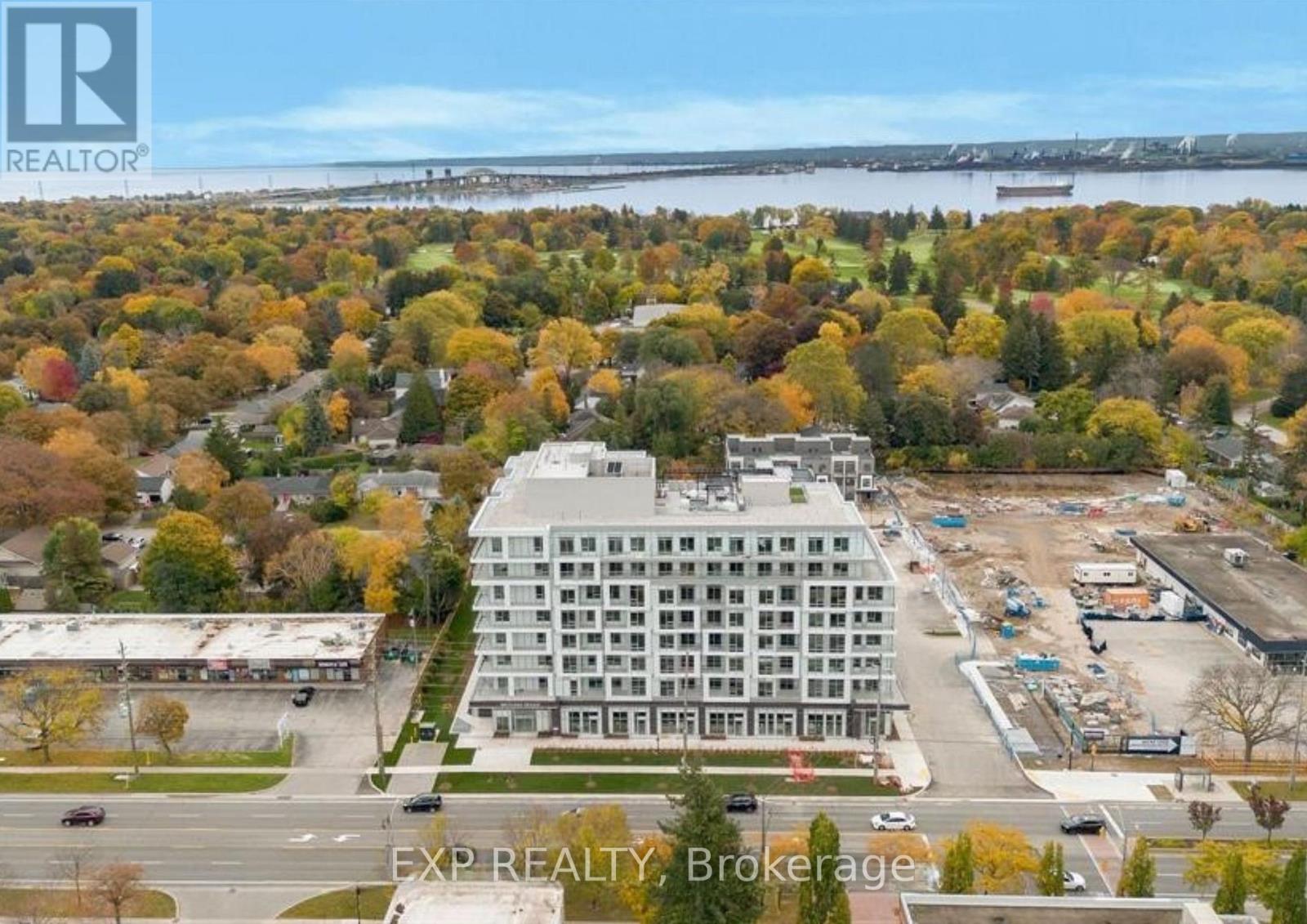 302 - 500 Plains Road E, Burlington, Ontario L7T 2E1 - Photo 2 - W12592090