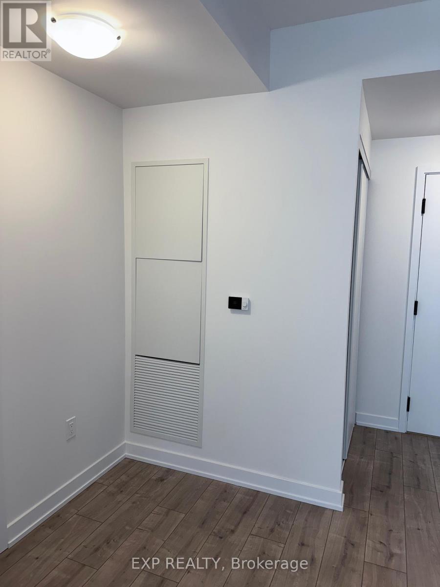 302 - 500 Plains Road E, Burlington, Ontario L7T 2E1 - Photo 18 - W12592090