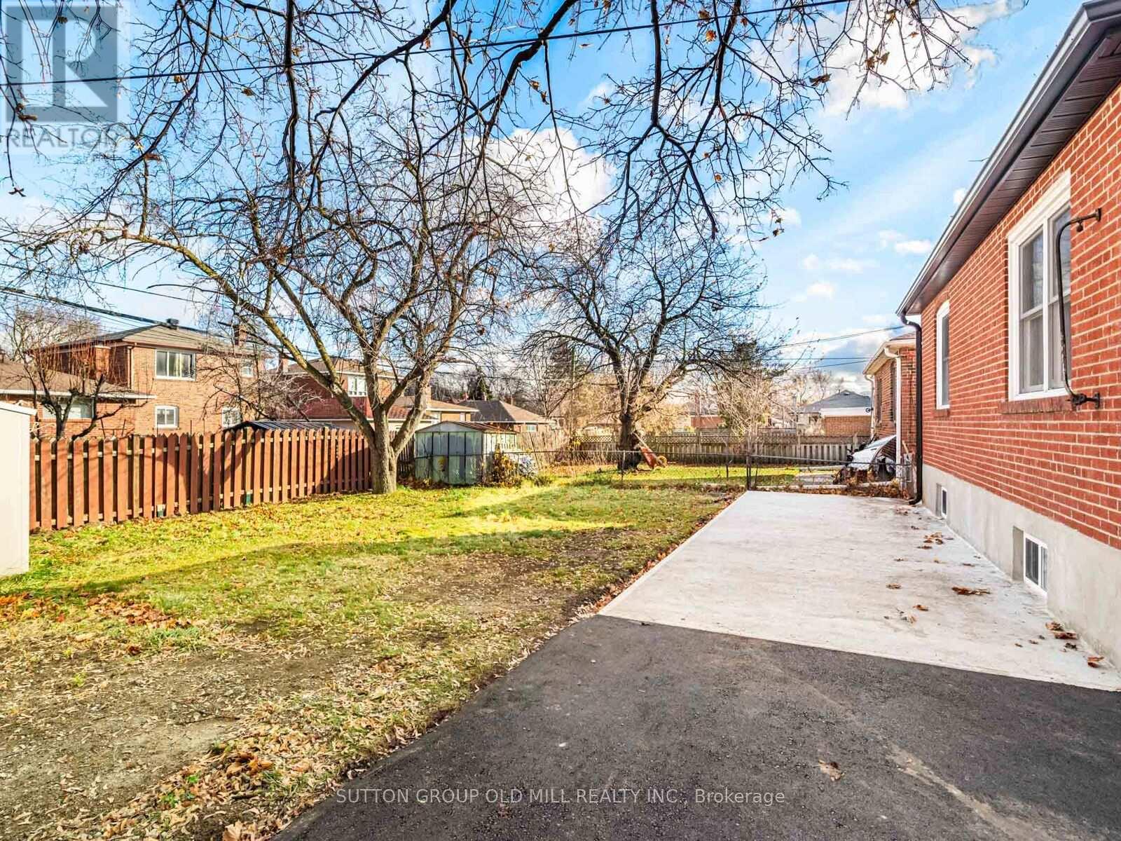 7 Heatherglen Road, Toronto, Ontario M9W 4P9 - Photo 36 - W12591924