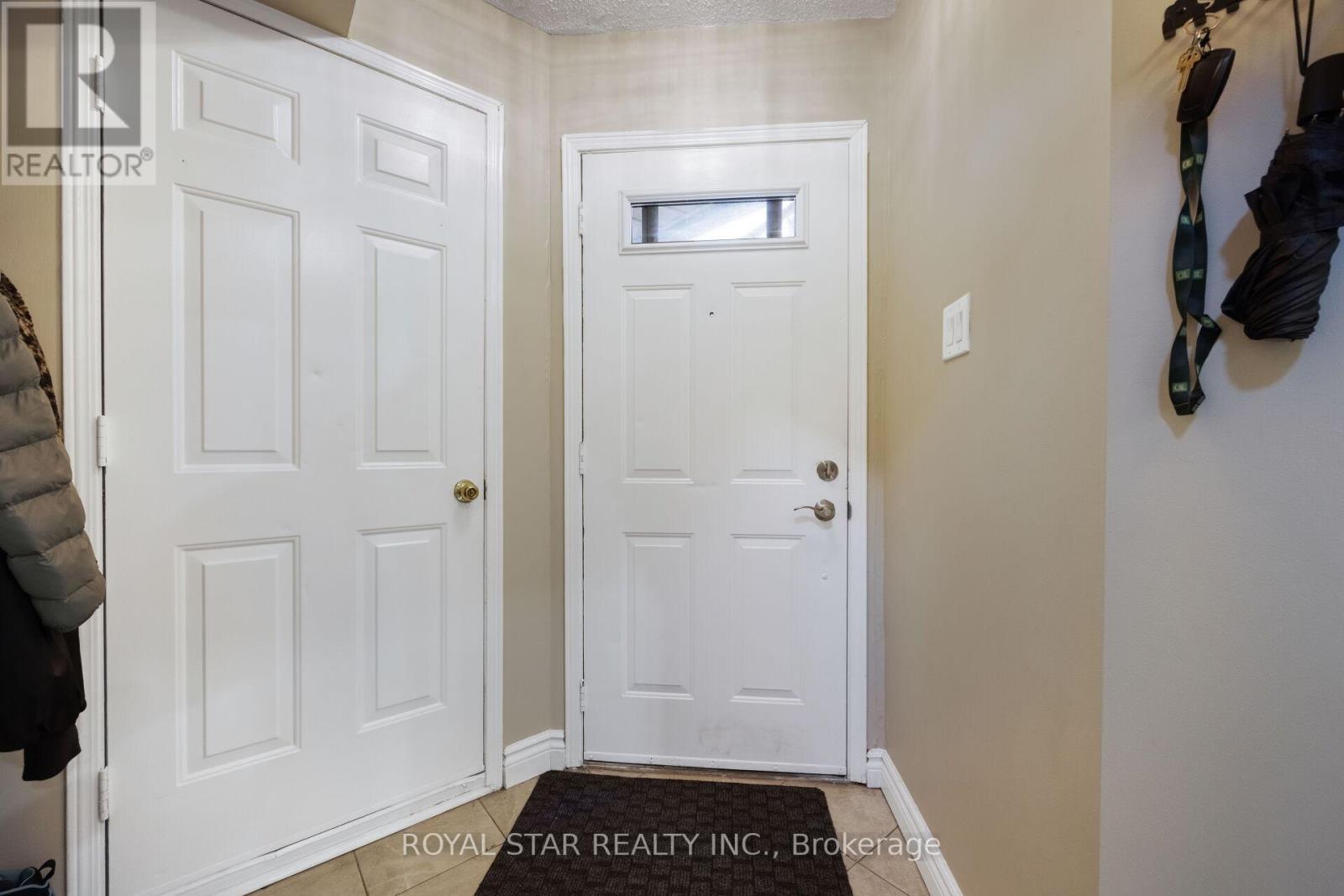 137 Ecclestone Drive, Brampton, Ontario  L6X 3P7 - Photo 9 - W12592022