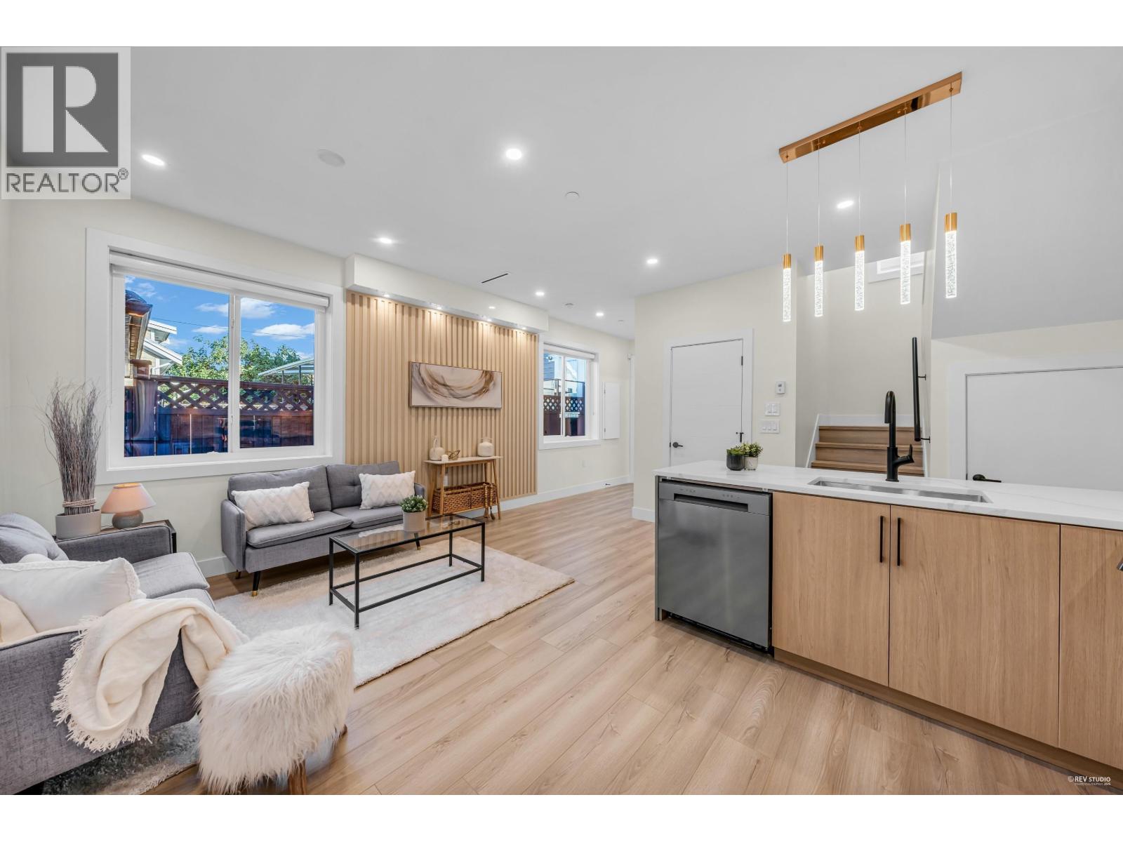 2 2703 E 3RD AVENUE, Vancouver, British Columbia