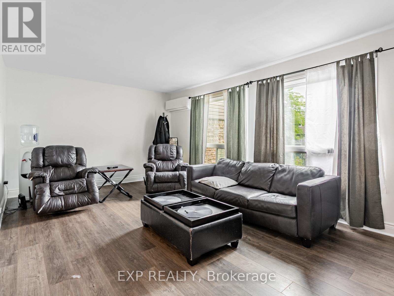 64 - 2050 Upper Middle Road, Burlington, Ontario  L7P 3R9 - Photo 4 - W12592156