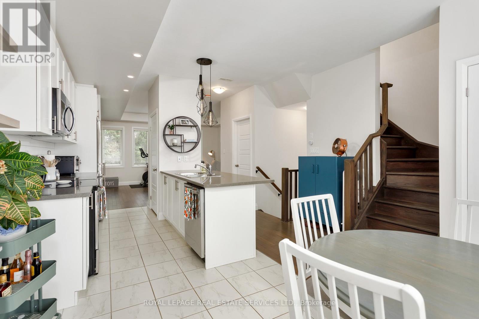 22 - 405 Plains Road E, Burlington, Ontario  L7T 2C9 - Photo 4 - W12592164