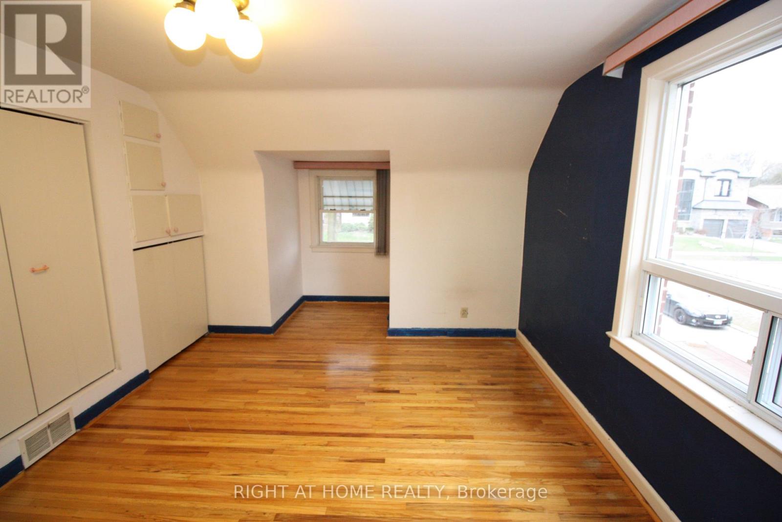 123 Ashbourne Drive, Toronto, Ontario  M9B 4H9 - Photo 12 - W12592206