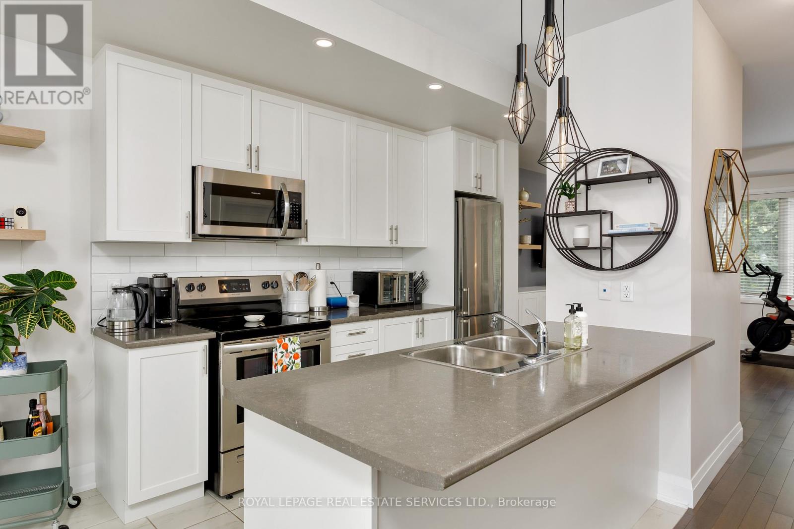 22 - 405 Plains Road E, Burlington, Ontario  L7T 2C9 - Photo 7 - W12592164