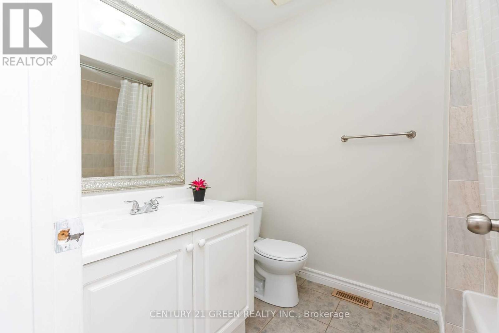 Main & Upper Floor - 3241 Bruzan Crescent, Mississauga, Ontario  L5N 8E7 - Photo 9 - W12592210