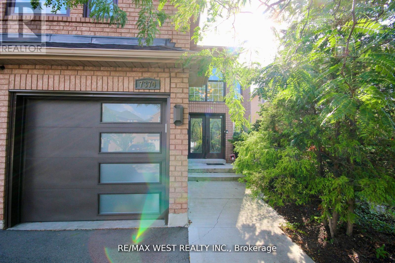 7374 Black Walnut Trail, Mississauga, Ontario  L5N 7L8 - Photo 2 - W12592236