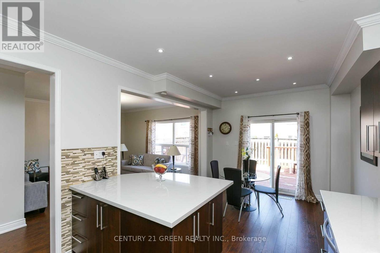 Main & Upper Floor - 3241 Bruzan Crescent, Mississauga, Ontario  L5N 8E7 - Photo 7 - W12592210