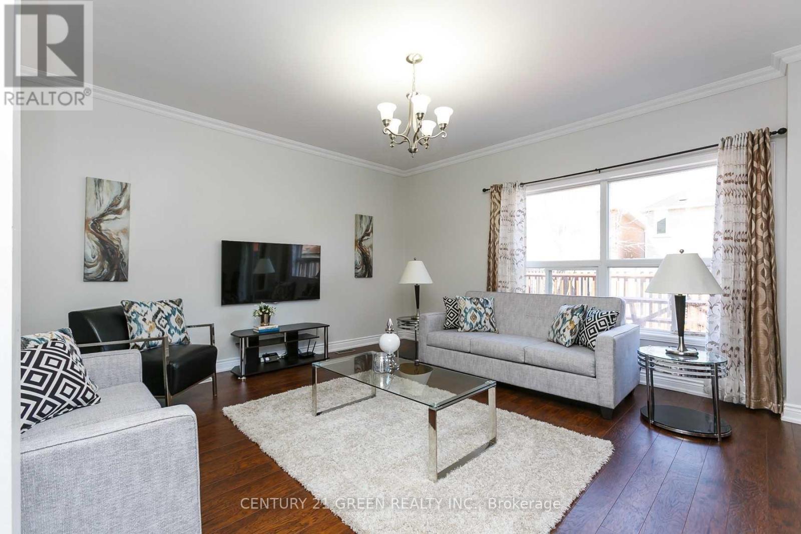 Main & Upper Floor - 3241 Bruzan Crescent, Mississauga, Ontario  L5N 8E7 - Photo 4 - W12592210