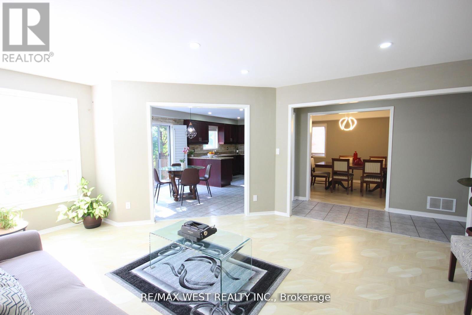 7374 Black Walnut Trail, Mississauga, Ontario  L5N 7L8 - Photo 15 - W12592236