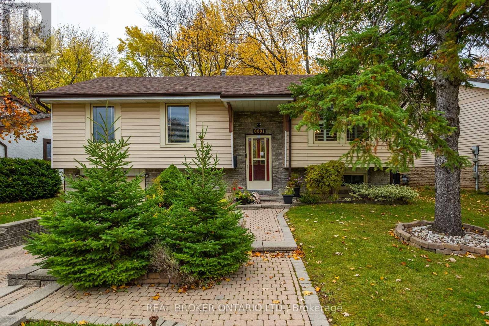 6891 Shelter Bay Road, Mississauga, Ontario L5N 1T8 - Photo 3 - W12592252