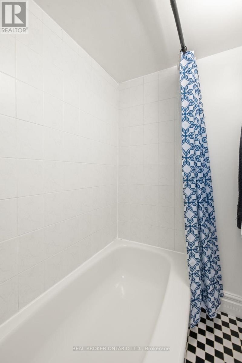 6891 Shelter Bay Road, Mississauga, Ontario L5N 1T8 - Photo 32 - W12592252