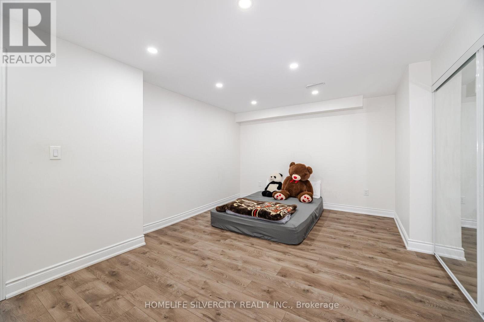 13 Fenchurch Drive, Brampton, Ontario  L7A 4G5 - Photo 30 - W12592298