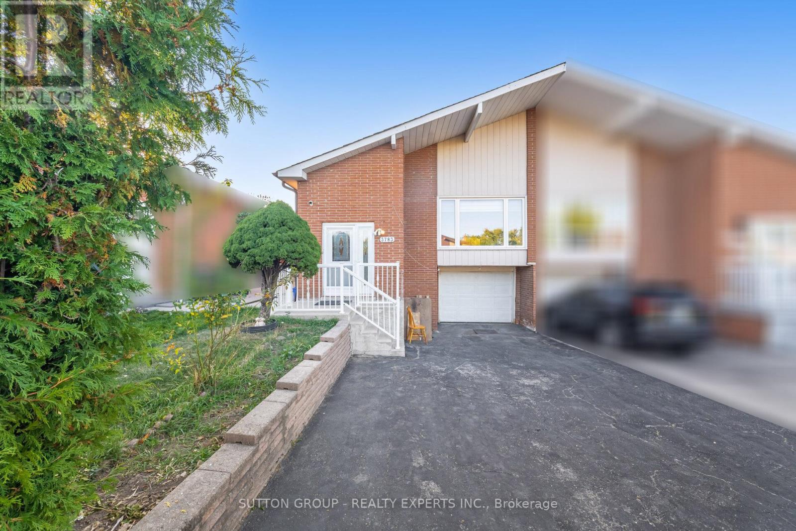 3783 Keenan Crescent, Mississauga, Ontario  L4T 3M1 - Photo 2 - W12592306