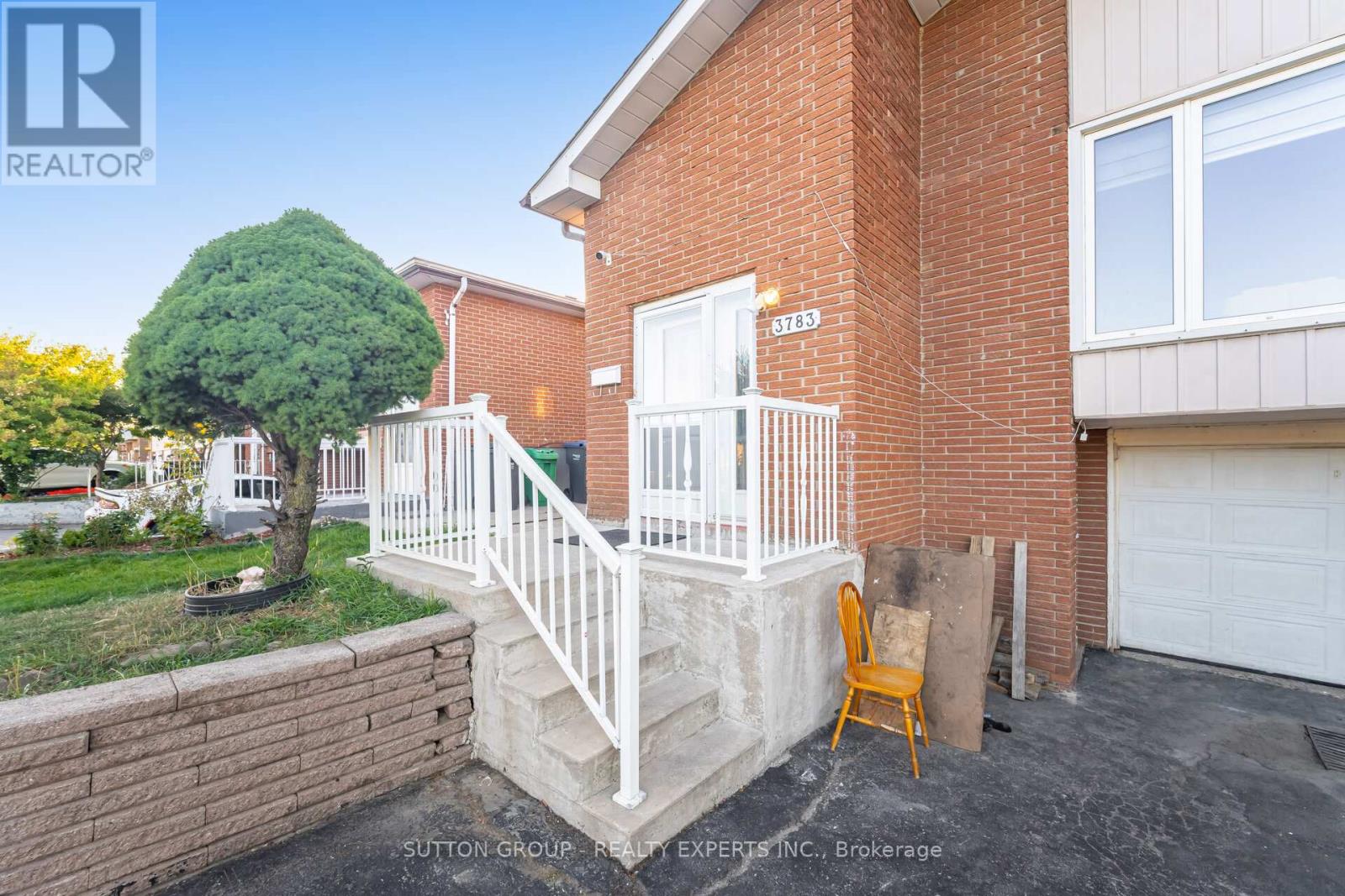 3783 Keenan Crescent, Mississauga, Ontario  L4T 3M1 - Photo 4 - W12592306