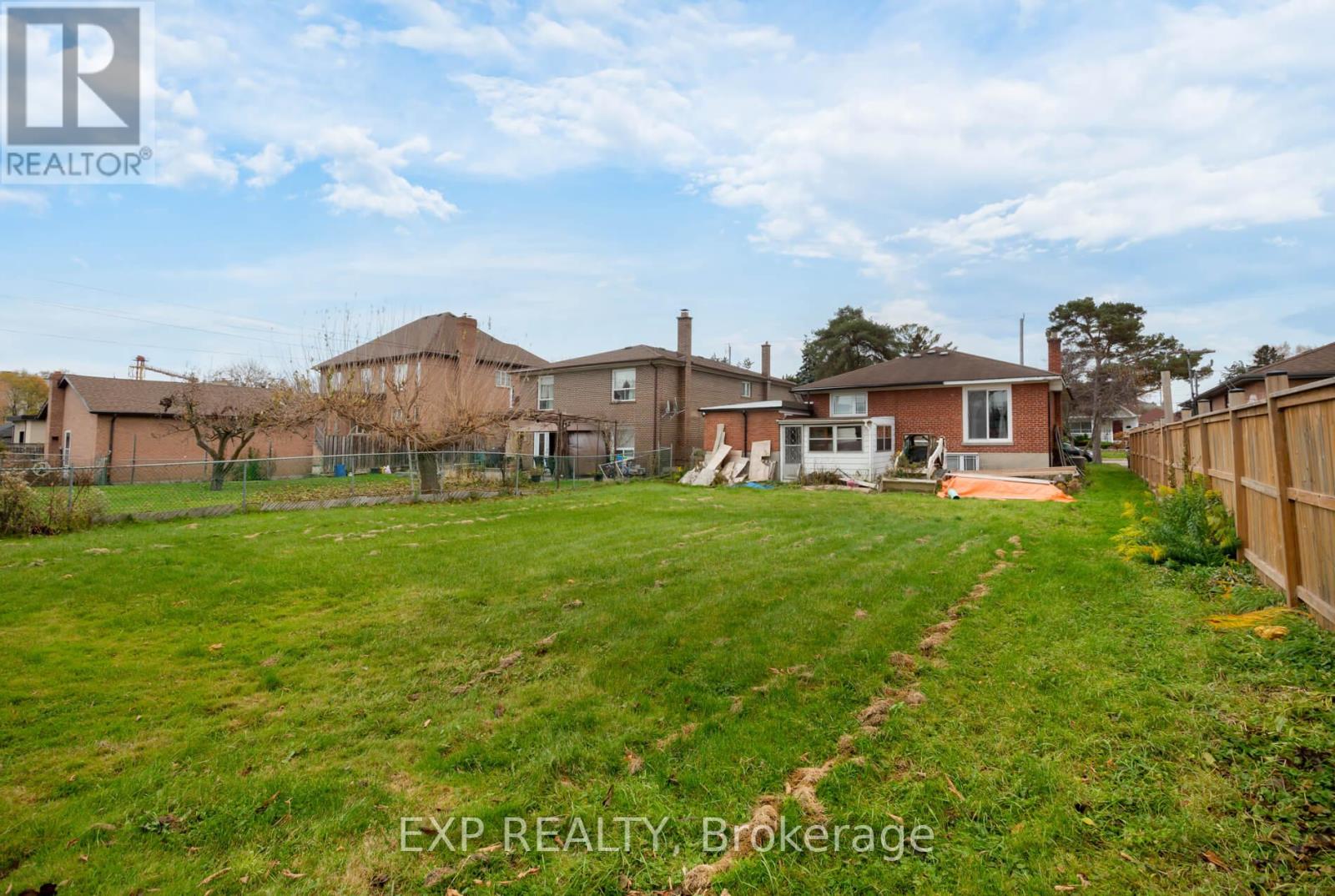 78 Sunset Trail, Toronto, Ontario  M9M 1J6 - Photo 32 - W12592312