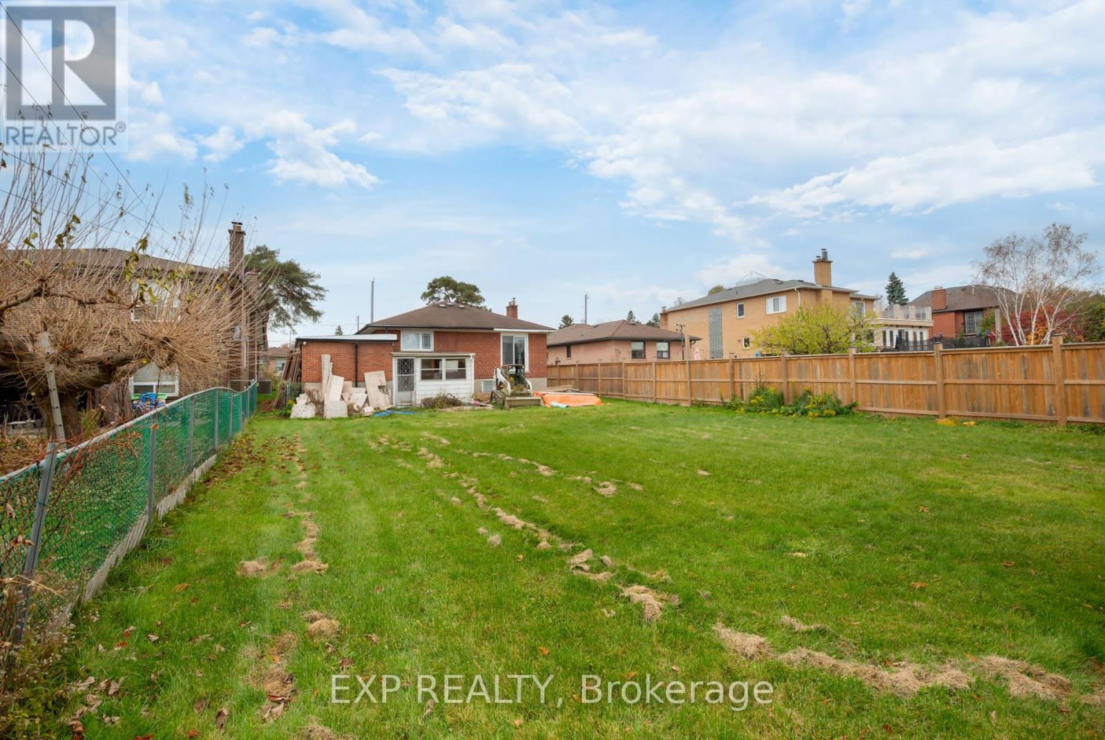 78 Sunset Trail, Toronto, Ontario  M9M 1J6 - Photo 33 - W12592312