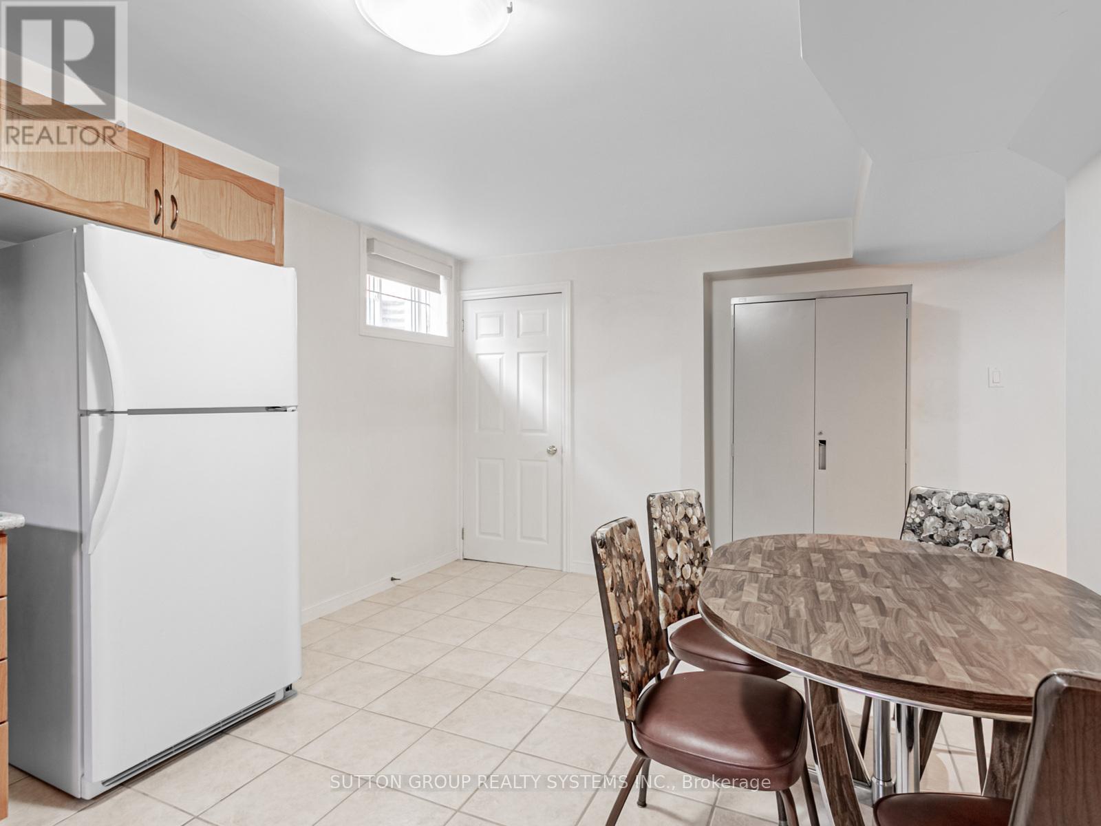 3986 Bloor Street W, Toronto, Ontario M9B 1M3 - Photo 16 - W12592316