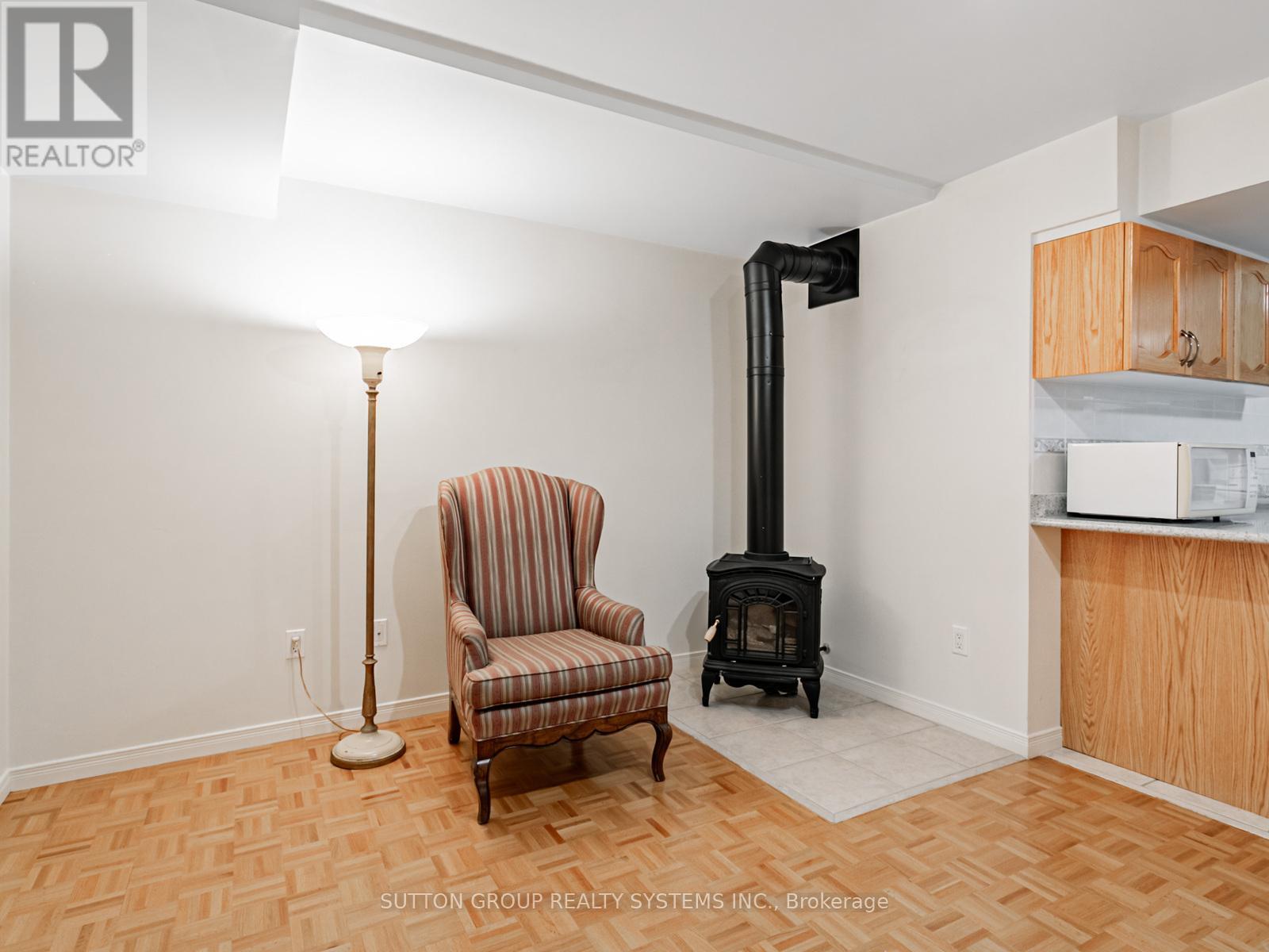 3986 Bloor Street W, Toronto, Ontario M9B 1M3 - Photo 9 - W12592316