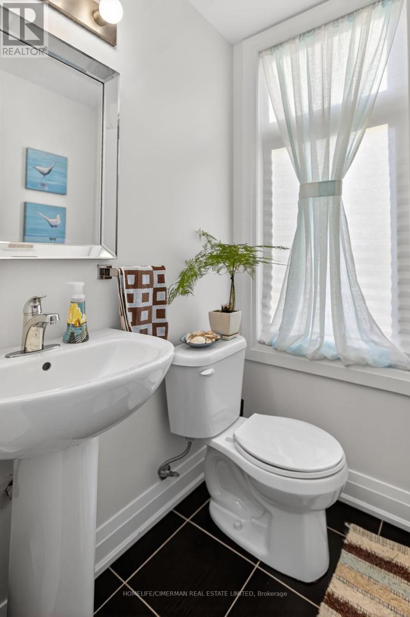 1802 Mitoff Place, Mississauga, Ontario  L4W 0E8 - Photo 12 - W12592344