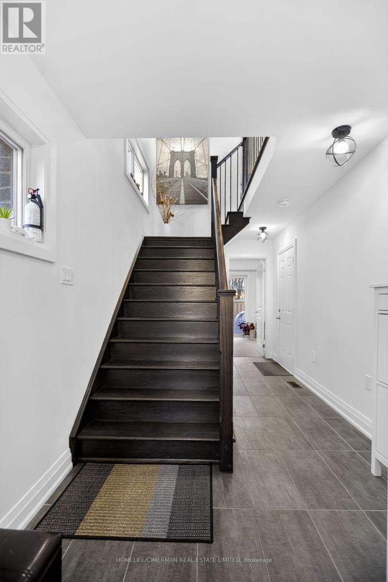 1802 Mitoff Place, Mississauga, Ontario  L4W 0E8 - Photo 25 - W12592344