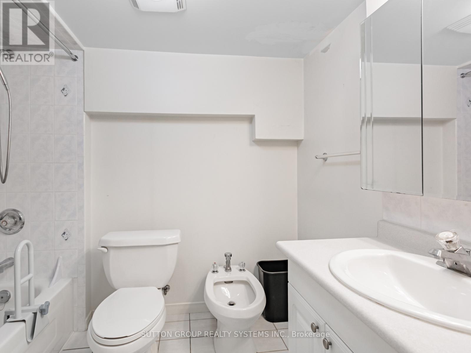 3986 Bloor Street W, Toronto, Ontario M9B 1M3 - Photo 27 - W12592316