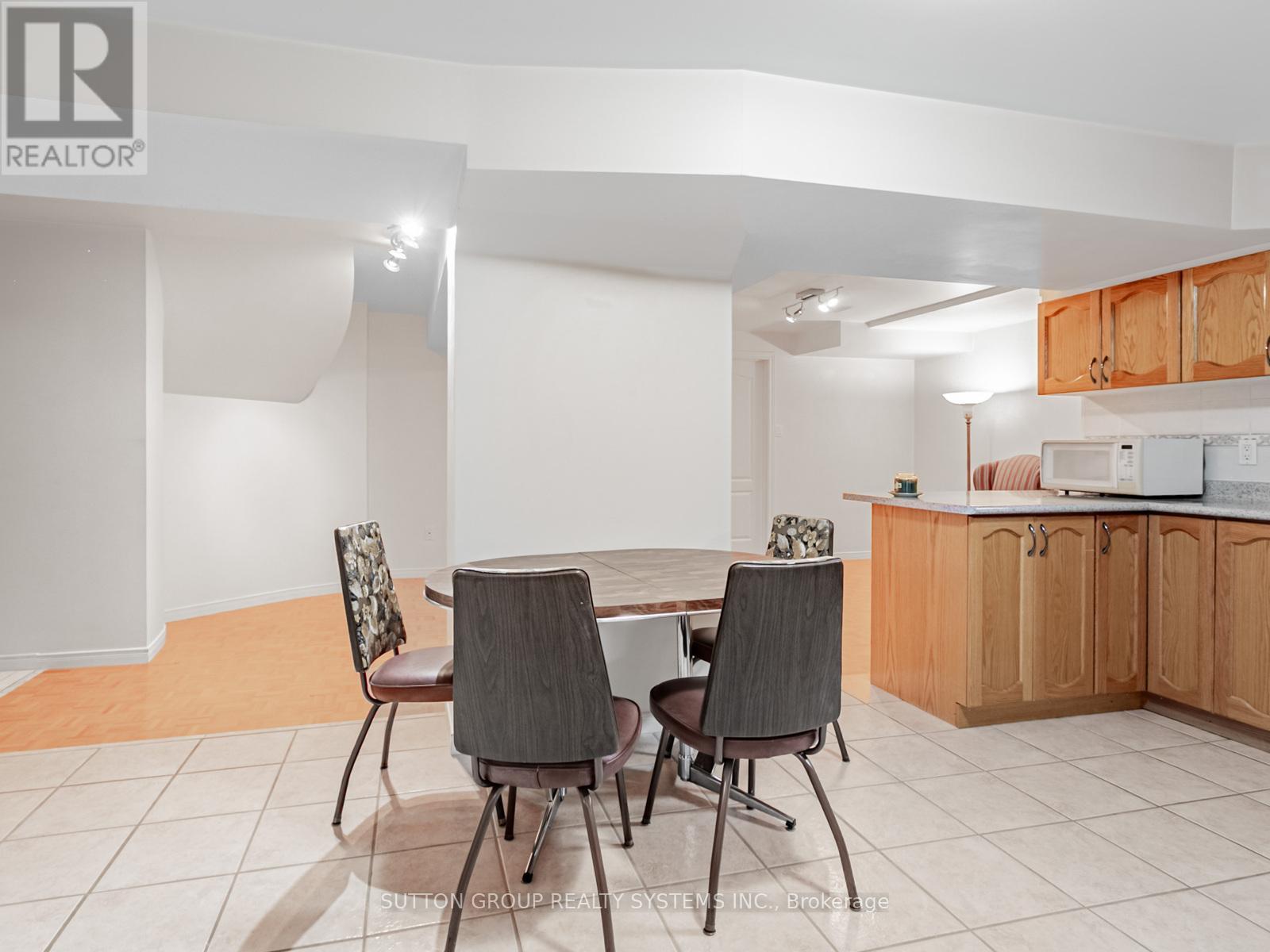 3986 Bloor Street W, Toronto, Ontario M9B 1M3 - Photo 18 - W12592316
