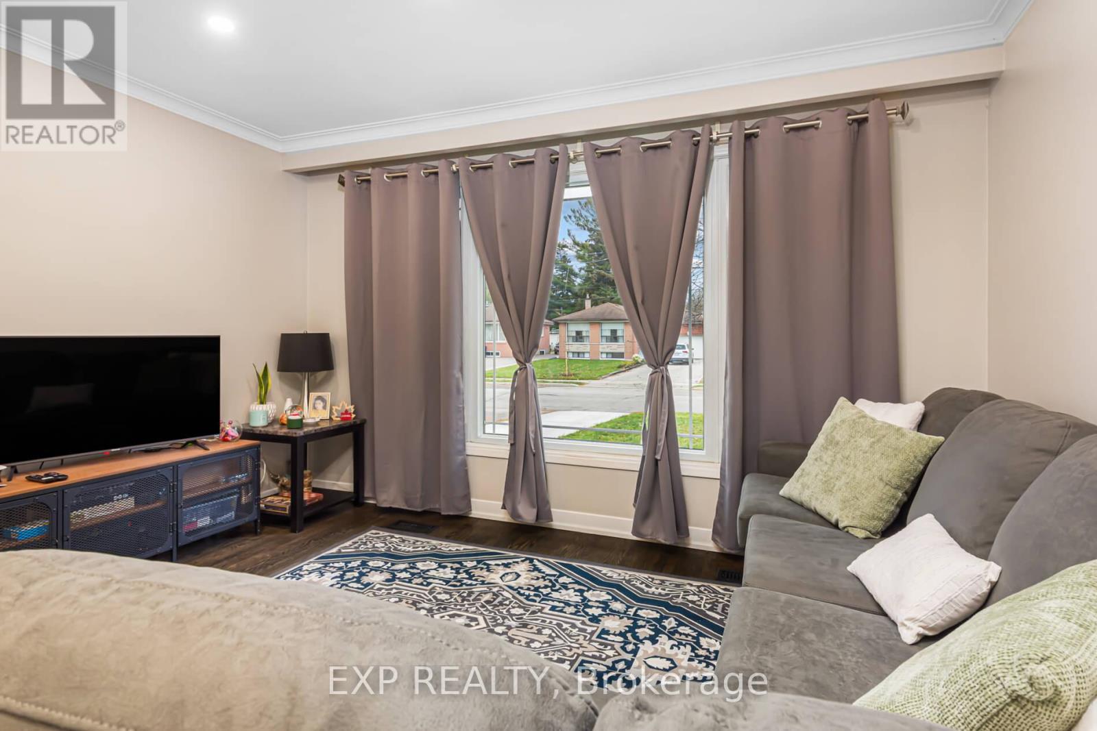 78 Sunset Trail, Toronto, Ontario  M9M 1J6 - Photo 10 - W12592312