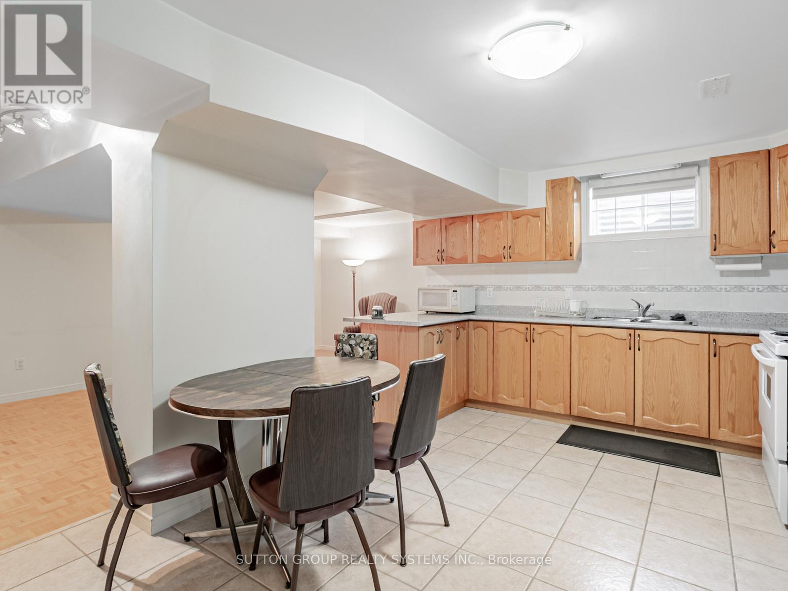 3986 Bloor Street W, Toronto, Ontario M9B 1M3 - Photo 13 - W12592316