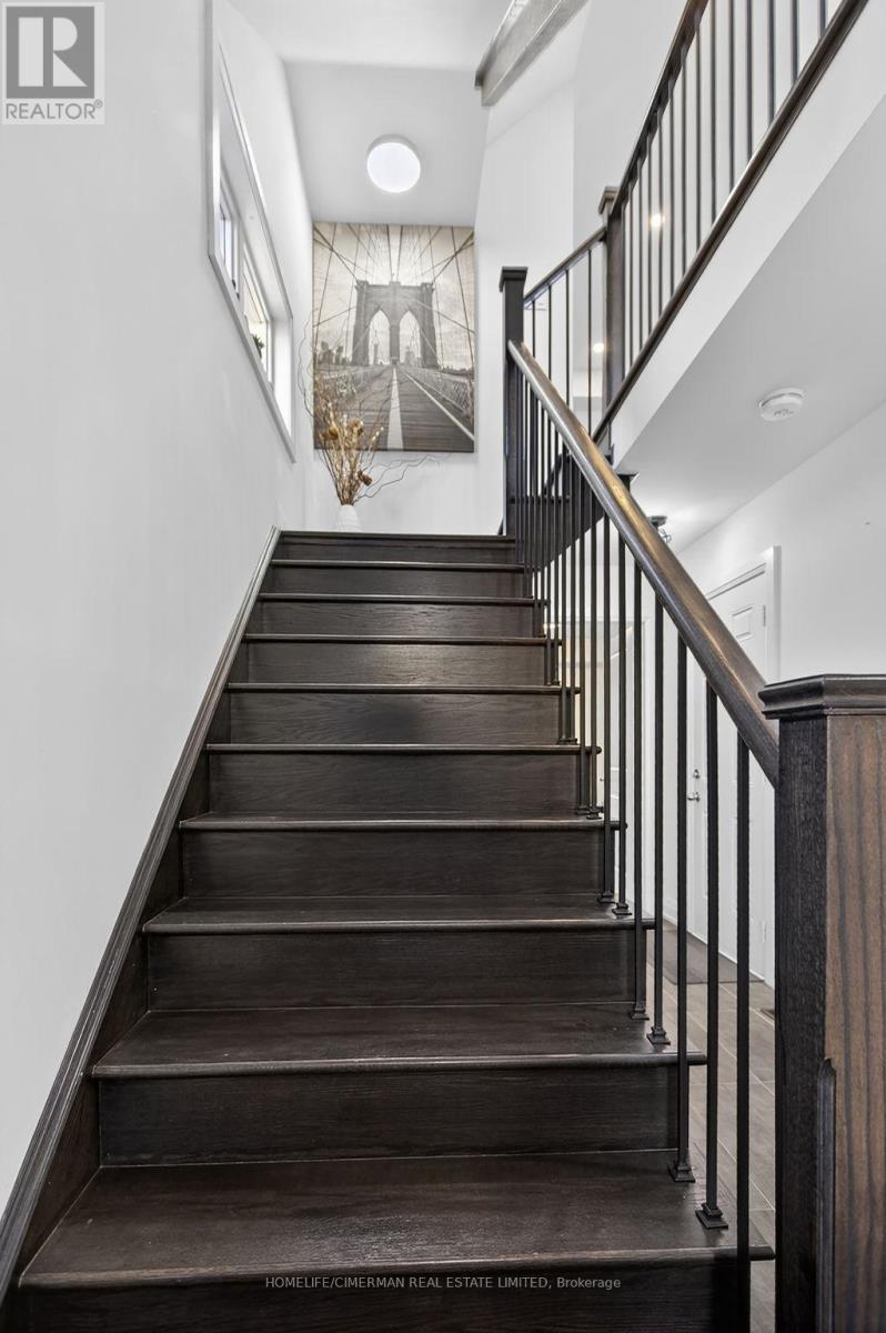 1802 Mitoff Place, Mississauga, Ontario  L4W 0E8 - Photo 26 - W12592344